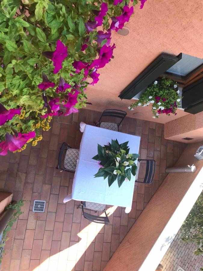 Casa Del Balcone Fiorito Apartamento Cormòns Exterior foto